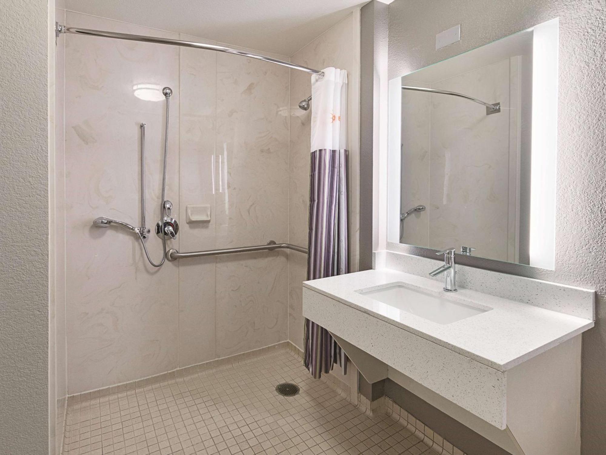 La Quinta By Wyndham Arlington North 6 Flags Dr Hotel Ngoại thất bức ảnh